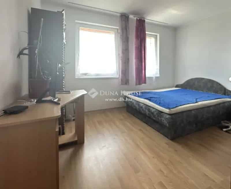 Ház Kiadó , Kesztölc, Dunántúl