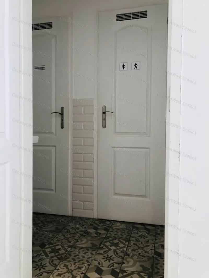 Szolnok Belváros Üzlethelyiség Kiadó 40m2 Hotel Pelikán