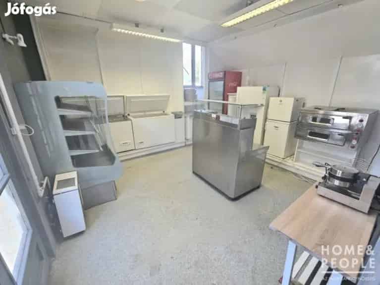 Eladó üzlet Szegeden 84m2 teljes berendezéssel