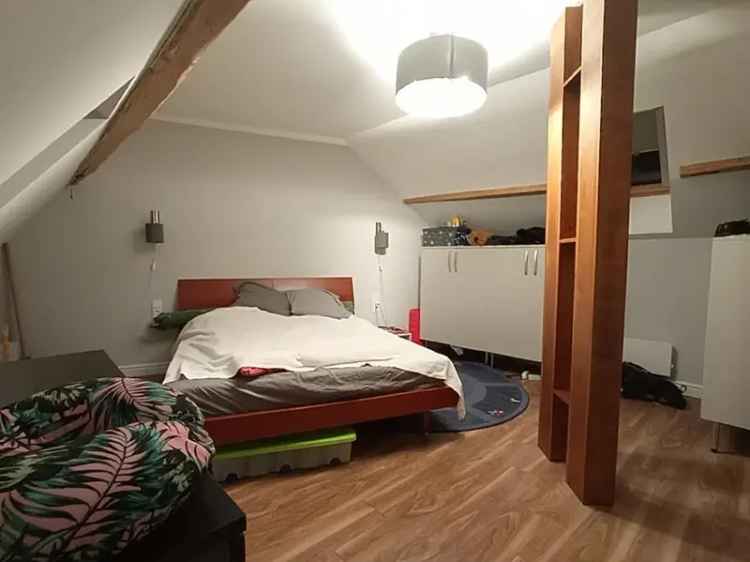 Csillaghegyi többfunkciós épület eladó - felújított, napelemmel