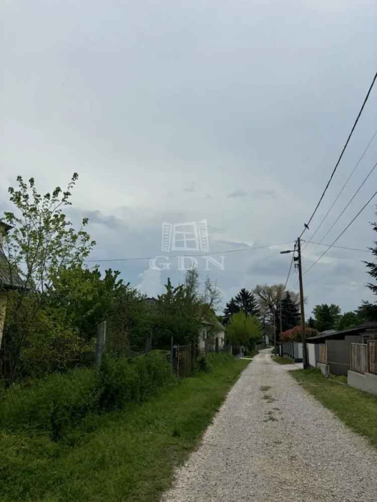 709 m2-es építési telek Komárom Koppánymonostoron