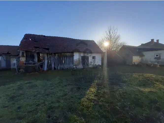 Eladó családi ház dupla telken - 2800m2