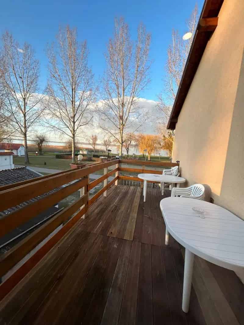 Balatonberényi családi ház eladó - 10 szoba 10 fürdő panorámával