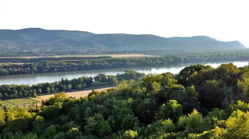 Panorámás Óriástelek a Dunakanyarban Befektetésre és Családi Otthonra
