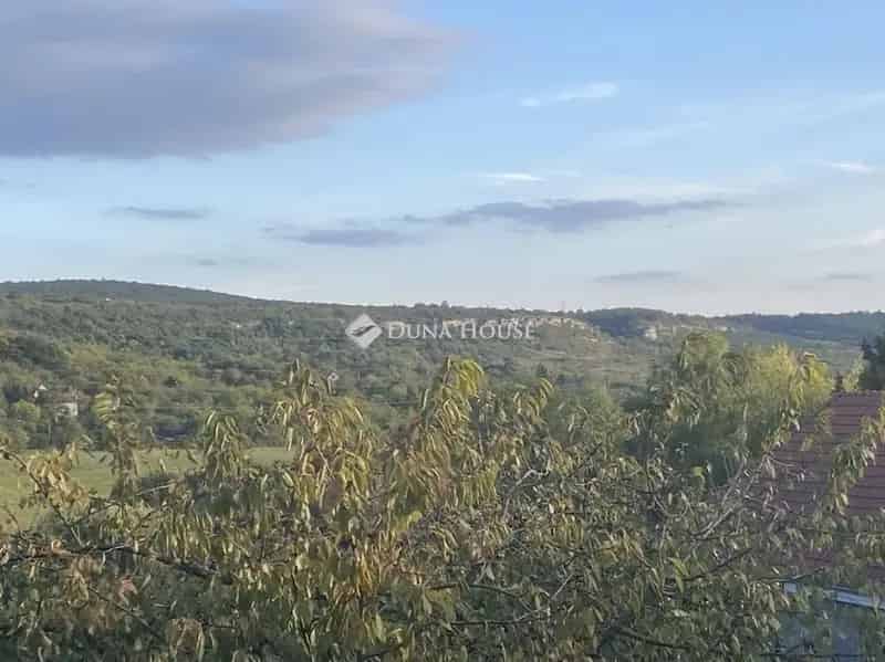 1657 m2-es telken lévő 215 m2-es ház csendes környezetben