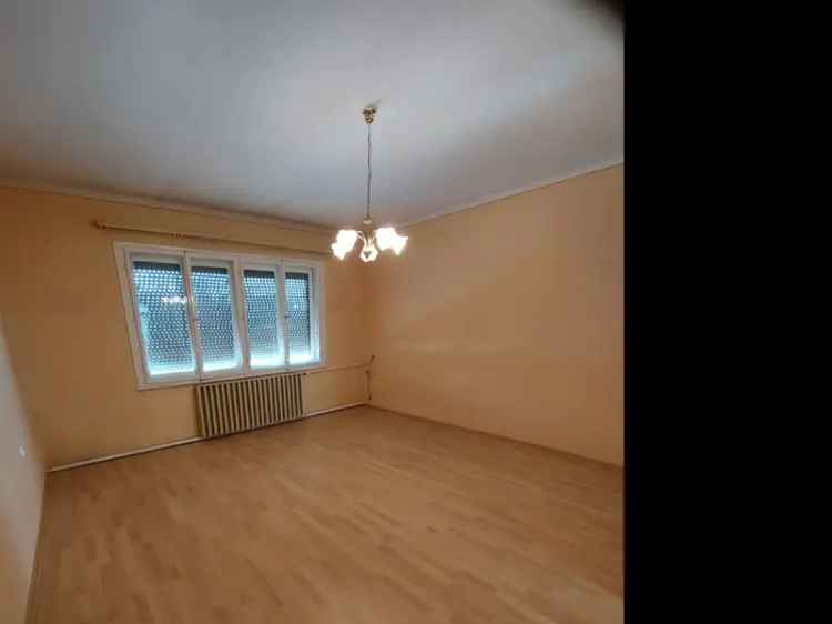 Vaskuton Kalvarianal 220 m2-es ketemeletes haz elado