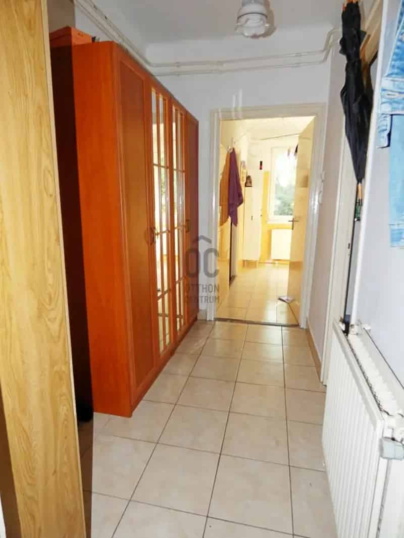 68 nm-es 2 szobás erkélyes lakás eladó Alsórákoson