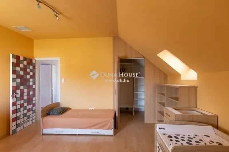 Pécs Kovácstelep: 180nm-es, 2 Generációs Családi Ház Eladó