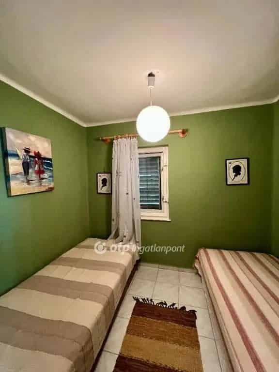 Balatoni panorámás nyaraló eladó Csopakon