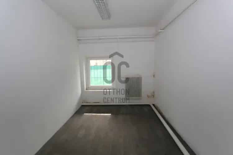 Gödön kiadó 559 m2-es ipari csarnok