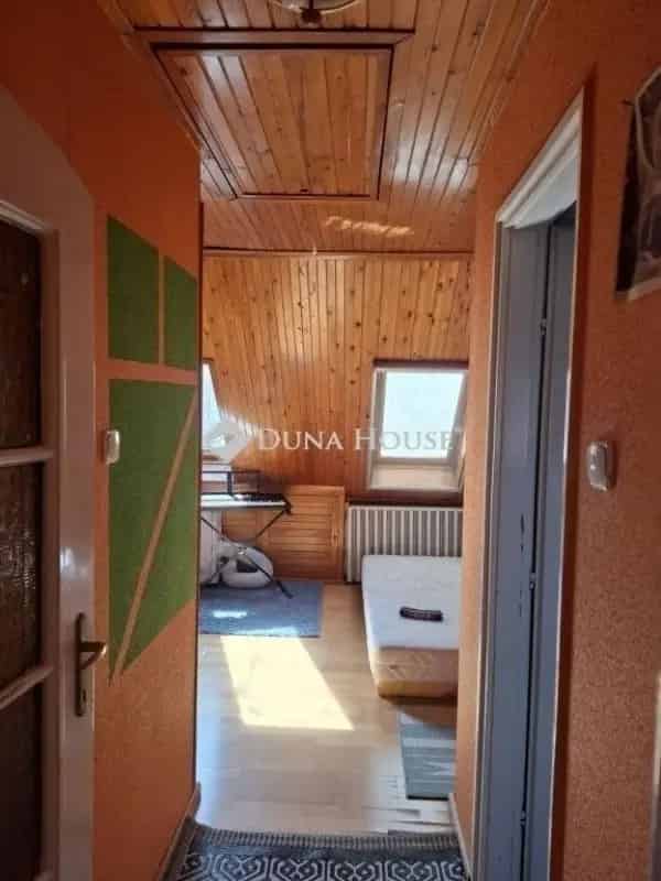 Szentendre 112 nm-es nappali + 4 szobás sorház garázzsal és kerttel