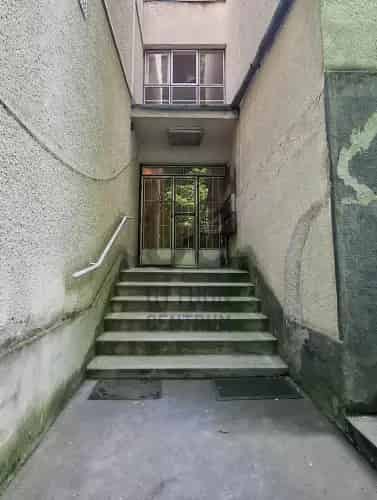 Budapest II kerulet Huevosvolgy 2 szobas erkelyes teglalakas kiado