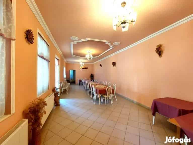 220 m2-es ház eladó Mogyorósbányán - Vendéglátó egységként is alkalmas