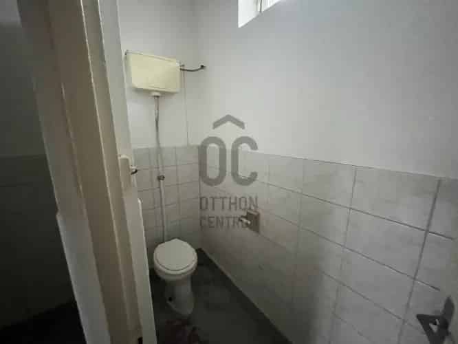 Sárisápi üzlethelyiség kiadó 102m2 raktárral