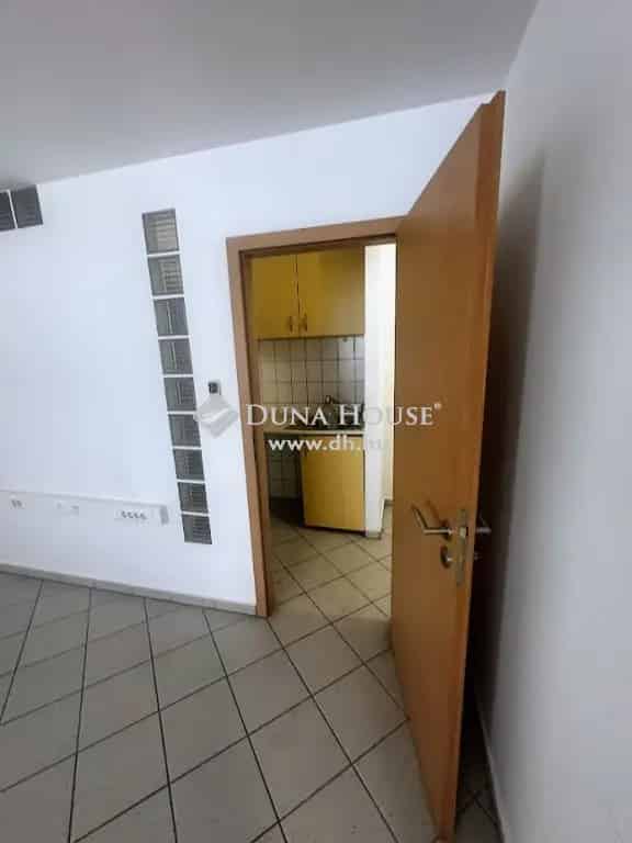 Győr Nádorváros 37m2 Lakás Iroda Kiadó Hosszú Távra