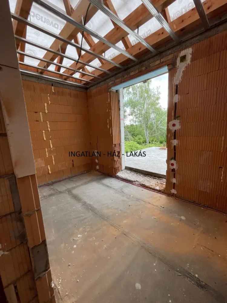 Veresegyház Öreghegy 118nm-es 4 szobás ikerházfél eladó