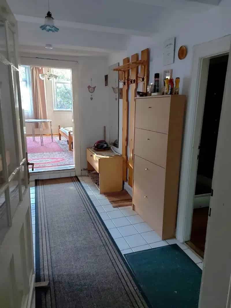 Szentendre óvárosi családi ház eladó - műteremnek, galériának, szálláshelynek is alkalmas