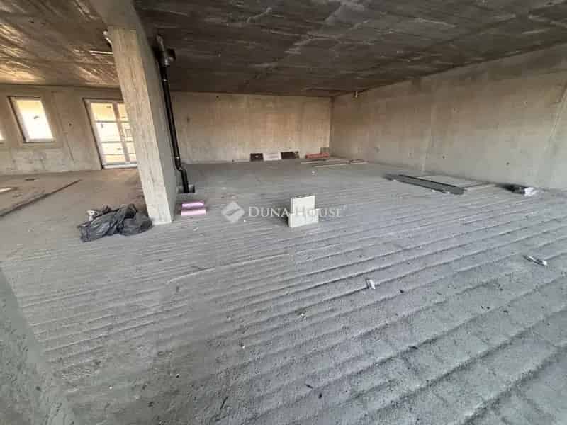 161 m2-es Üzlethelyiség Kiadó Győrben
