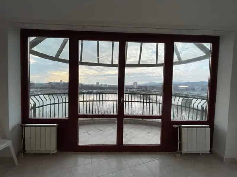 Dunaparti panorámás lakás Boráros téren
