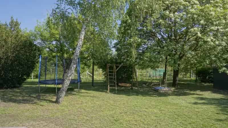 Tiszafured 5180nm-es birtok 6 apartmannal es 200m2-es epulettel
