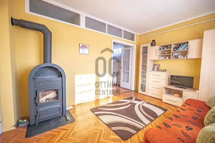 Tolnai családi ház eladó - 167 m2 - 4+2 szoba - 2 garázs