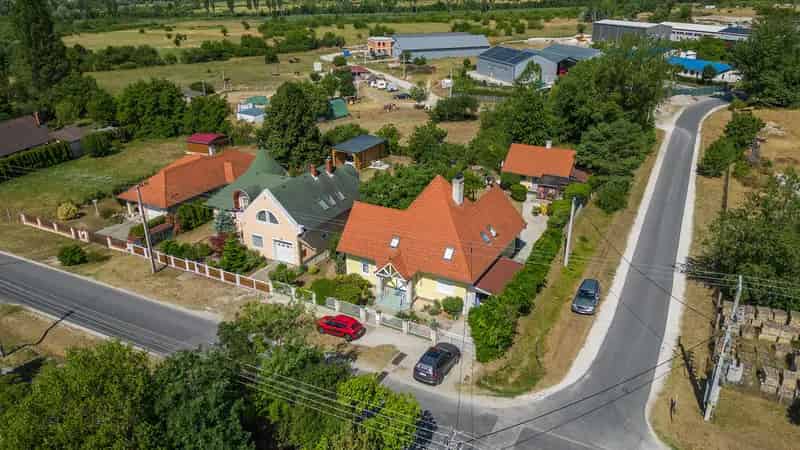 Balatoni Családi Ház Vendégházzal Eladó