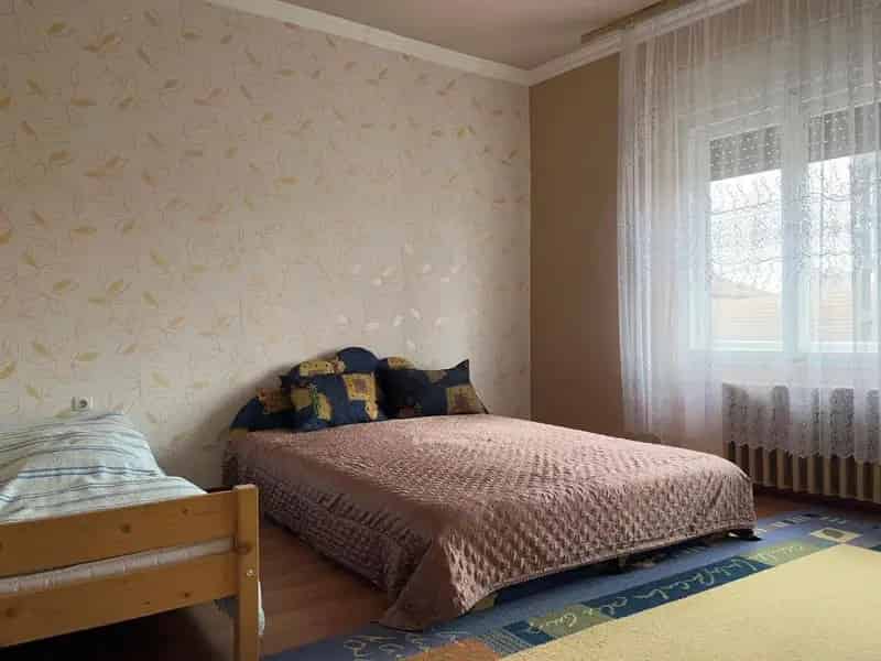 Ceglédi családi ház eladó - 4 szoba, nagy telek, fedett kocsibeálló
