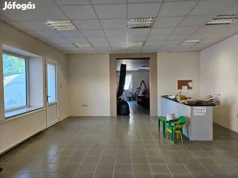 Eladó üzlethelység Baja Dózsa György úton