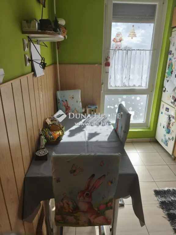 Pécs Kertváros 57m2-es 2 5 szobás lakás eladó