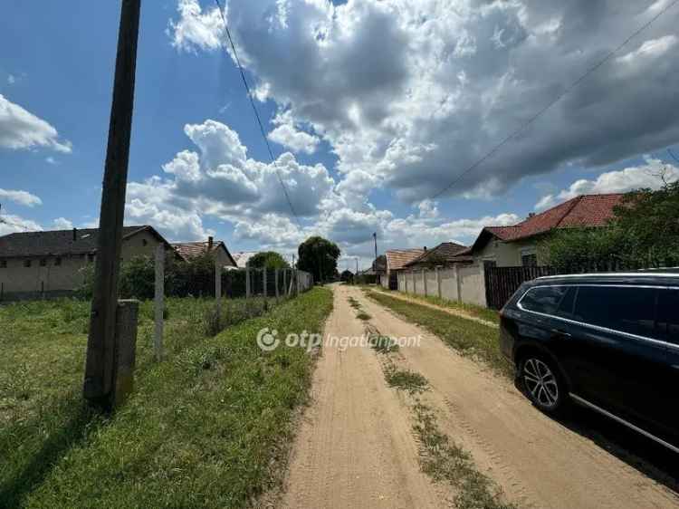 730 m2-es építési telek Debrecen Bánkon