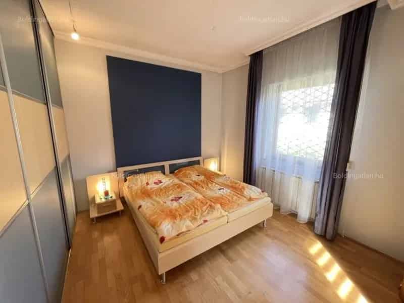 238 m2-es családi ház melléképülettel Nagykanizsán