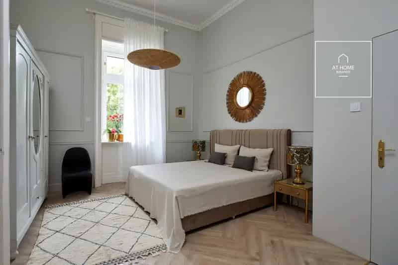 90 nm-es 2 hálószobás luxusingatlan kiadó Budapest VI. kerületben