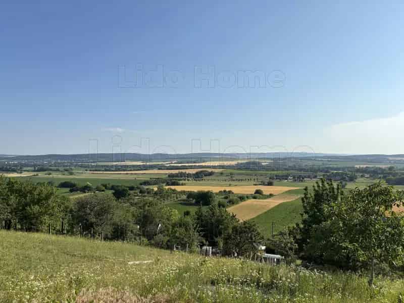 Zártkerti ingatlan eladó Mór Kecskehegyen panorámás kilátással