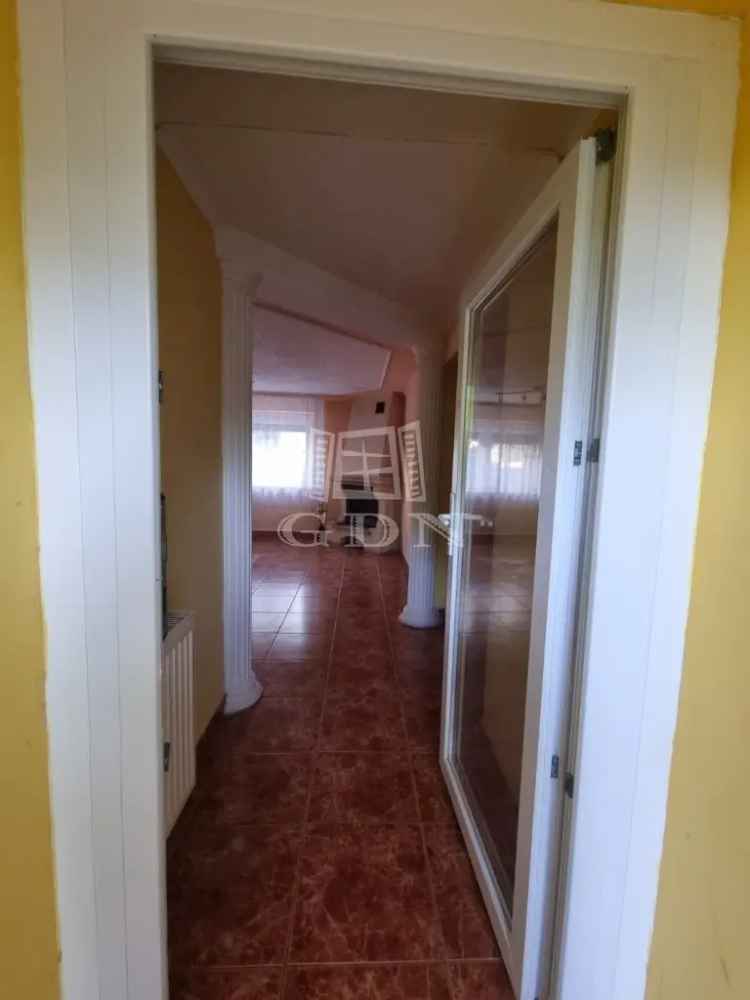 Székesfehérvár családi ház eladó 260nm 545nm telekkel medence garázs