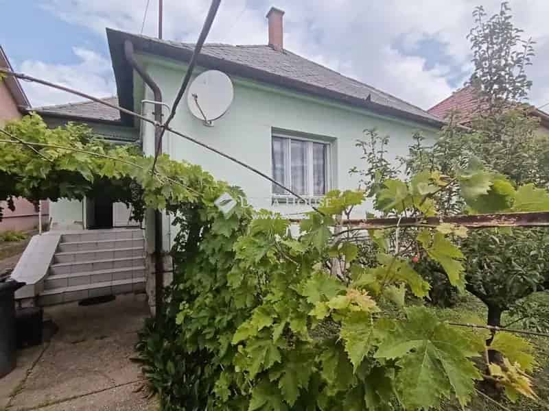 90 m2-es családi ház eladó Kisbéren