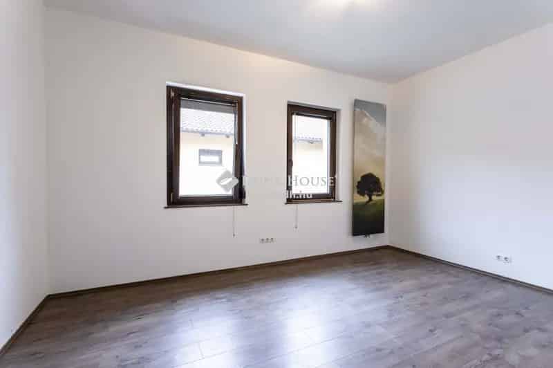 237m2-es családi ház dupla garázzsal és medencével a Duna Lakóparkban