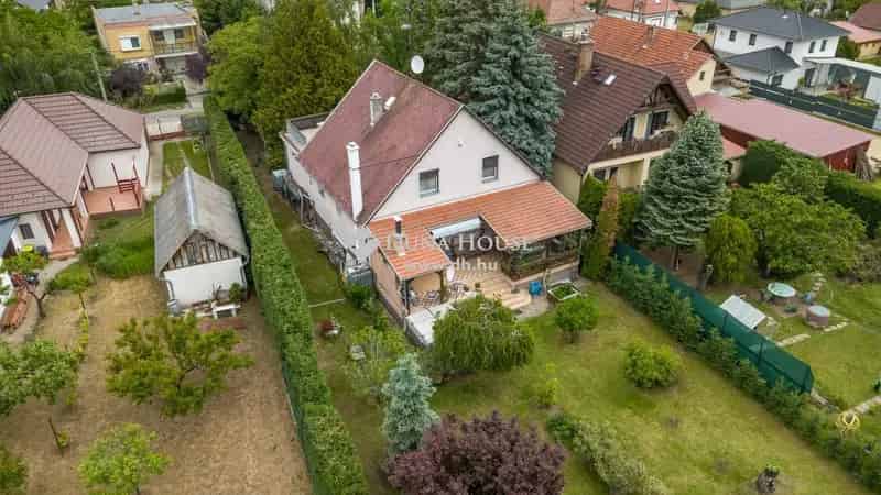 Felujitott csaladhaz Budapesttol 15 km-re 236 m2 5 szoba jacuzzi kandallo garazs