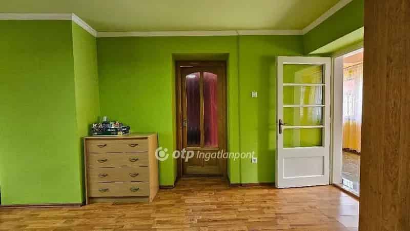 Szentesi 3 szobás felújított házrész eladó