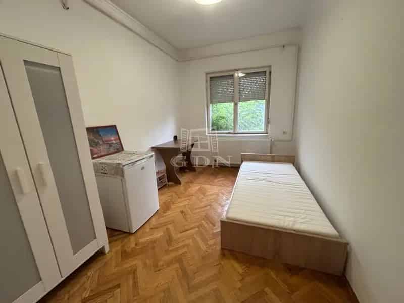 160 nm-es 5 szobás családi ház Szőnyben eladó