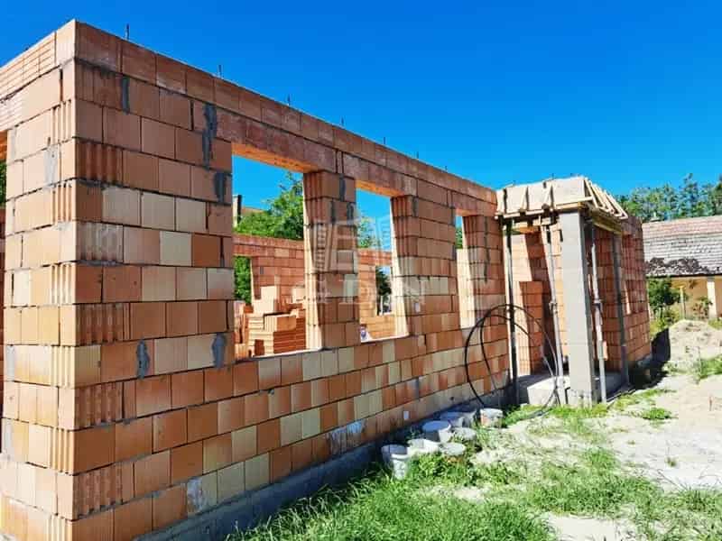 Uj epiteesu A+ energias csaladhaz Rackeven 97nm 4 szoba