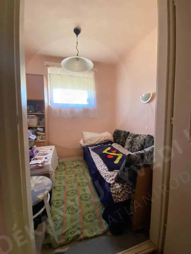 107 m2-es családi ház 1559 m2-es telken