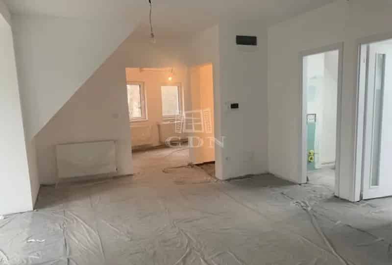 EGYEDI CSALADI HAZ CSILLAGHEGYEN 280 m2 8 szoba 2 lakas Garazs