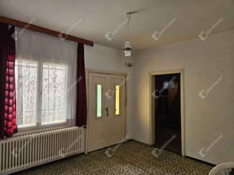 Felújítandó családi ház Veszprémvarsányban 2000m2 telken