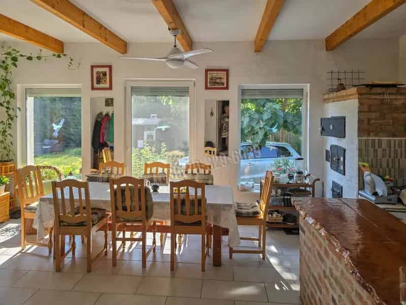 1 06 Ha-os Birtok Elado Kisfaludon Naperomuvel
