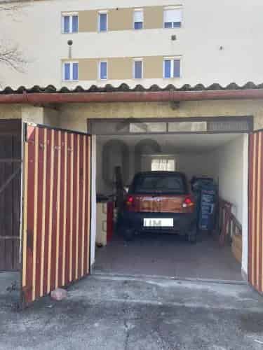 Debreceni eladó garázs Nagyerdőn 18 nm