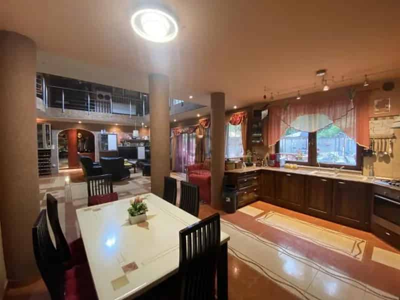 Ház Kiadó , Dunakeszi járás, Közép-Magyarország