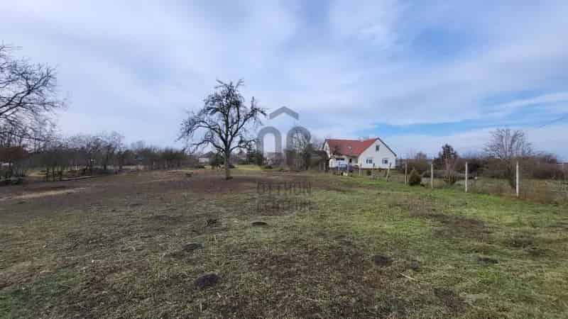 Tiszalúci Telek Elado 2840 m2 Furt Kuttal