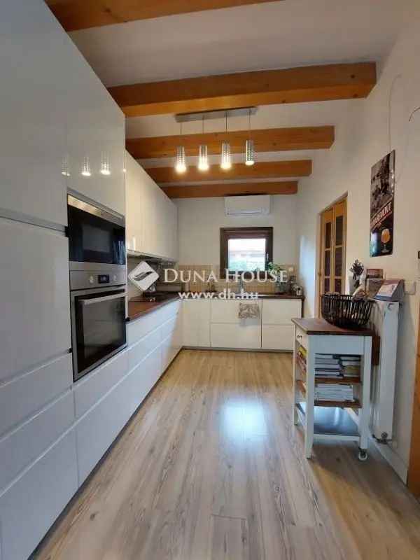 Eladó Etyeki Modern Paraszt Ház 752nm-es Telken