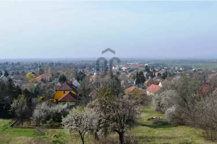 Csömöri eladó telek panorámával - 2 lakóegység építhető