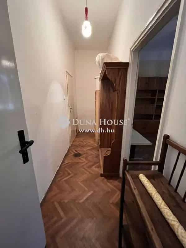 185nm-es 2 szintes tégla ház 2 lakással eladó